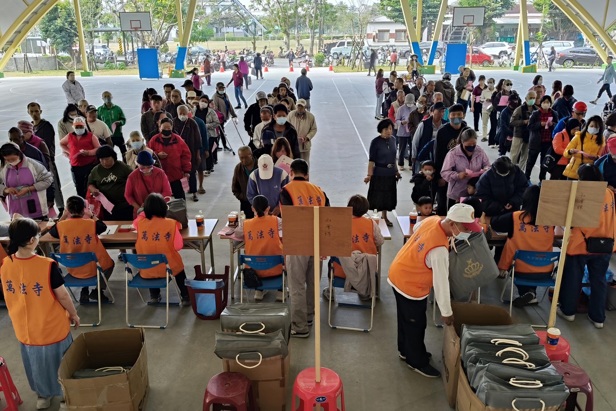 五大寺院送暖迎春 釋見引捐助急難金溫暖千戶 五大寺院送暖迎春 釋見引捐助急難金溫暖千戶