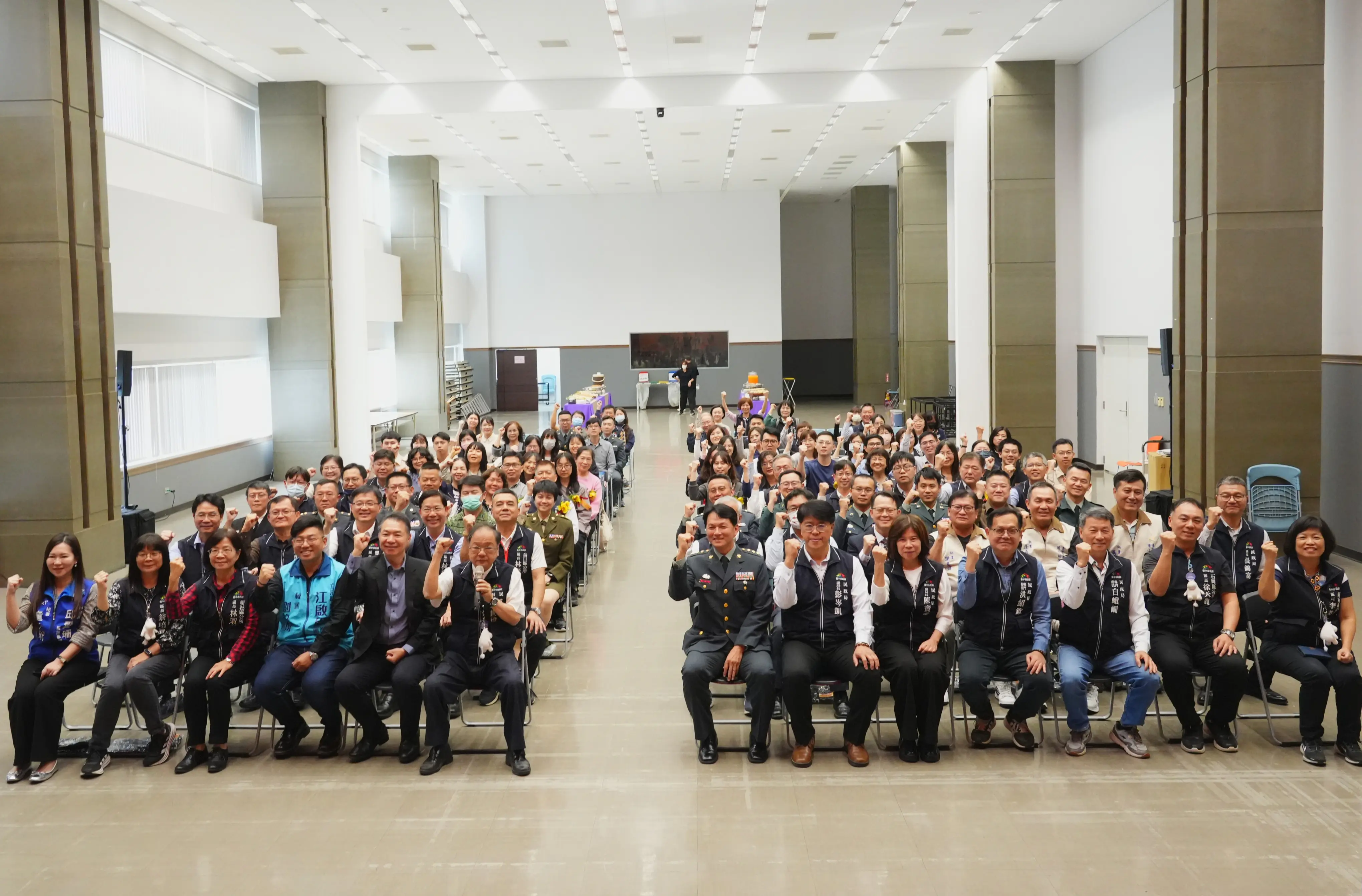 役政表現穩居全國前段班 中市府表揚12績優單位、20位役政楷模 建構役政服務新典範 役政表現穩居全國前段班 中市府表揚12績優單位、20位役政楷模 建構役政服務新典範