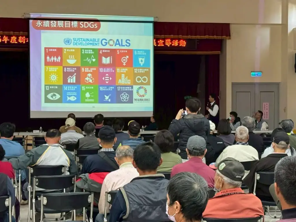 東勢地政重測宣導會 提供個別化客語諮詢服務、贈春聯溫馨迎馬年 東勢地政重測宣導會 提供個別化客語諮詢服務、贈春聯溫馨迎馬年