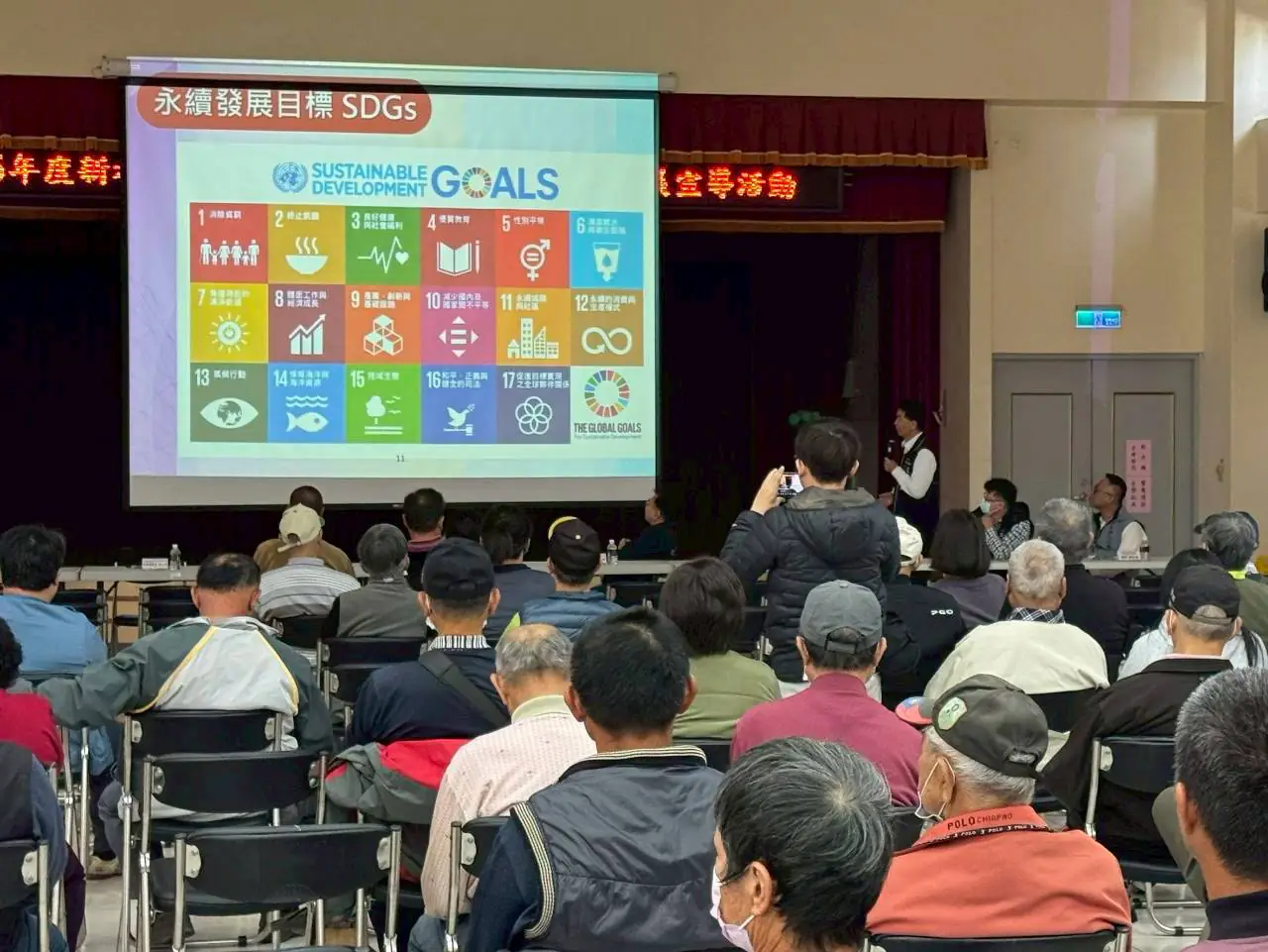 東勢地政重測宣導會 提供個別化客語諮詢服務、贈春聯溫馨迎馬年 東勢地政重測宣導會 提供個別化客語諮詢服務、贈春聯溫馨迎馬年