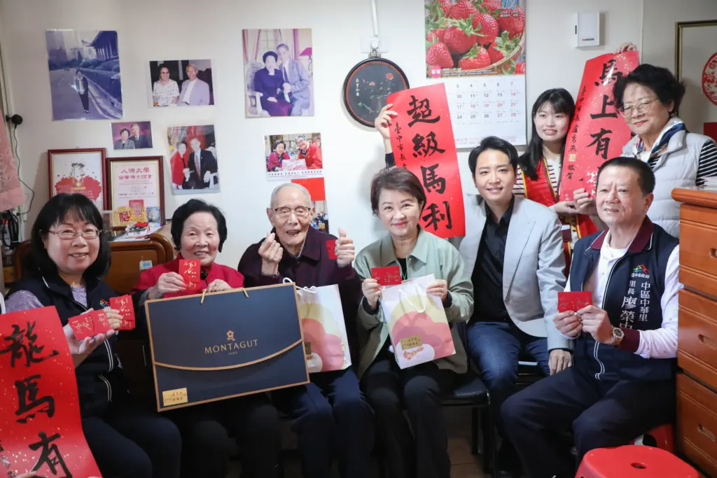 盧市長春節前夕探視百歲人瑞 籲社會關懷獨居弱勢溫暖過好年 盧市長春節前夕探視百歲人瑞 籲社會關懷獨居弱勢溫暖過好年