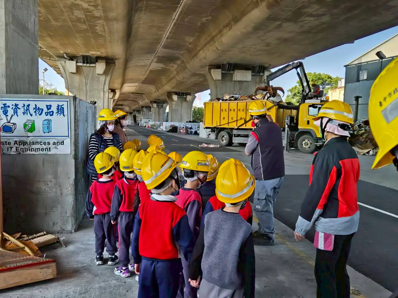 環教場所走春去! 中市環保局辦環保小尖兵活動 環教場所走春去! 中市環保局辦環保小尖兵活動