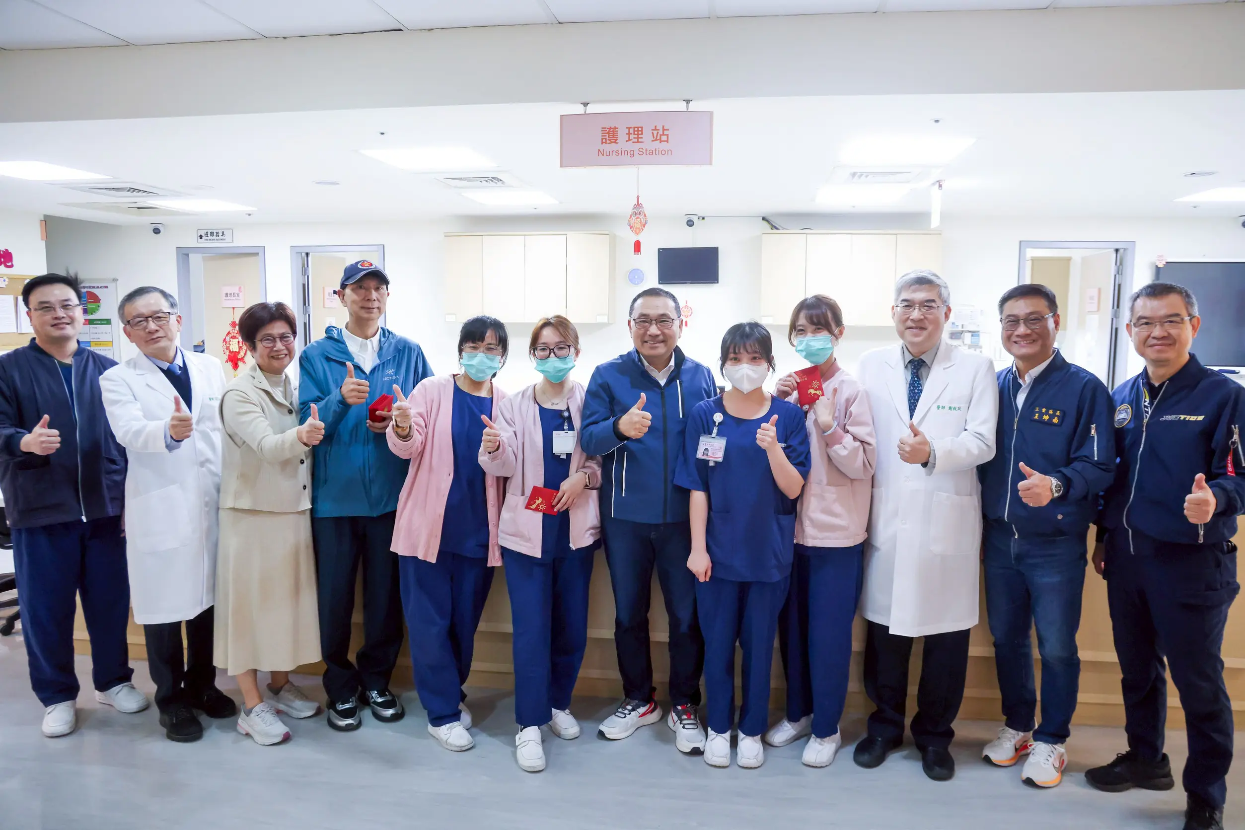 除夕慰問新北聯醫 侯友宜感謝醫護人員 守護民眾健康 除夕慰問新北聯醫 侯友宜感謝醫護人員 守護民眾健康