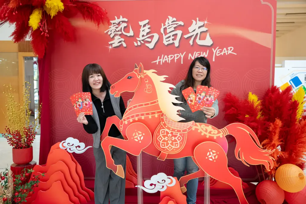 瑞馬踏春來!中市文化中心、市圖初四熱鬧開館 限量紅包福袋不容錯過 瑞馬踏春來!中市文化中心、市圖初四熱鬧開館 限量紅包福袋不容錯過