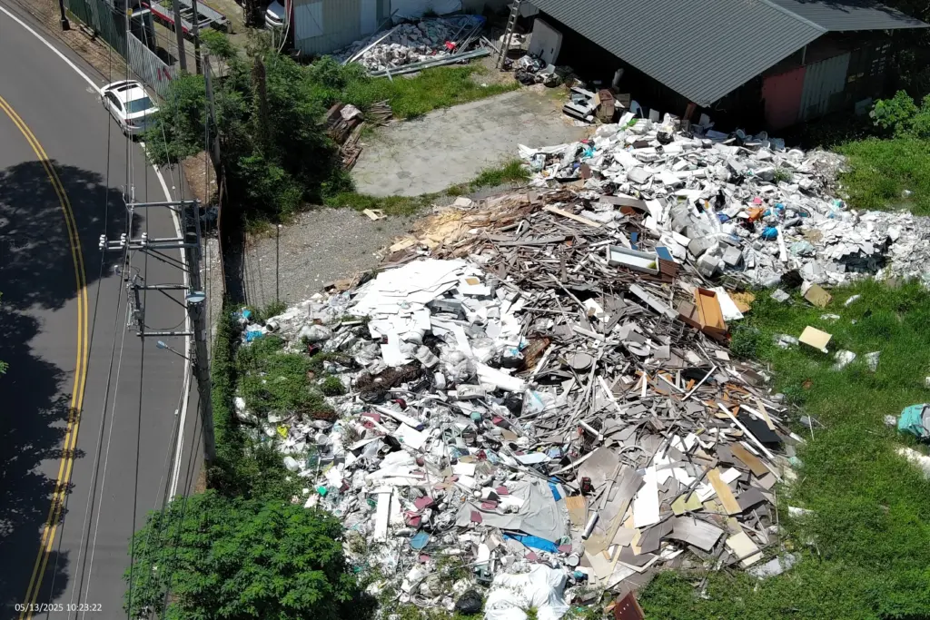 春節裝修勿亂丟廢棄物! 中市環保局科技監控非法棄置熱區 打擊環保犯罪 春節裝修勿亂丟廢棄物! 中市環保局科技監控非法棄置熱區 打擊環保犯罪