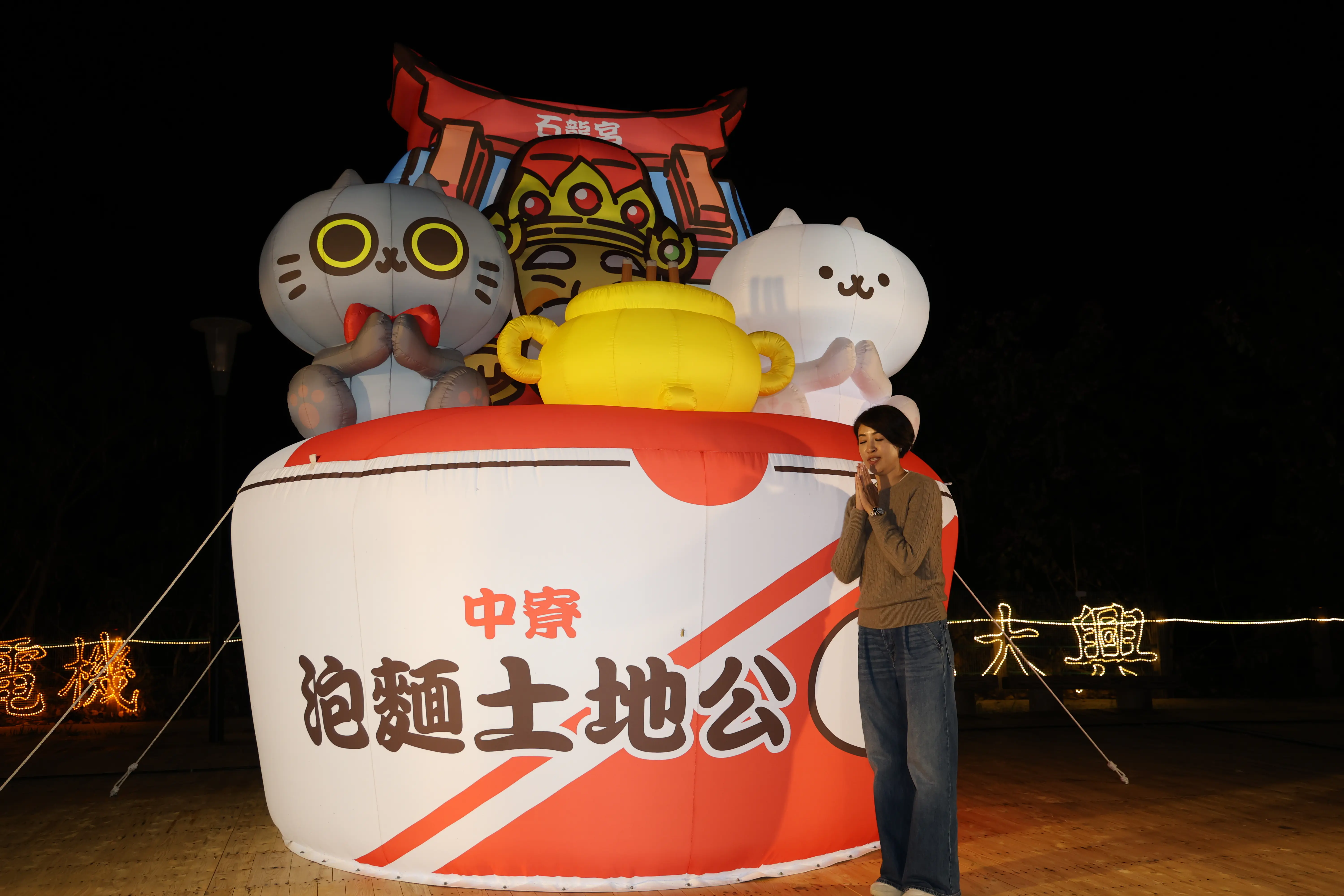 南投燈會2度迎接金馬年驚豔試燈　小朋友追著許縣長玩透透
