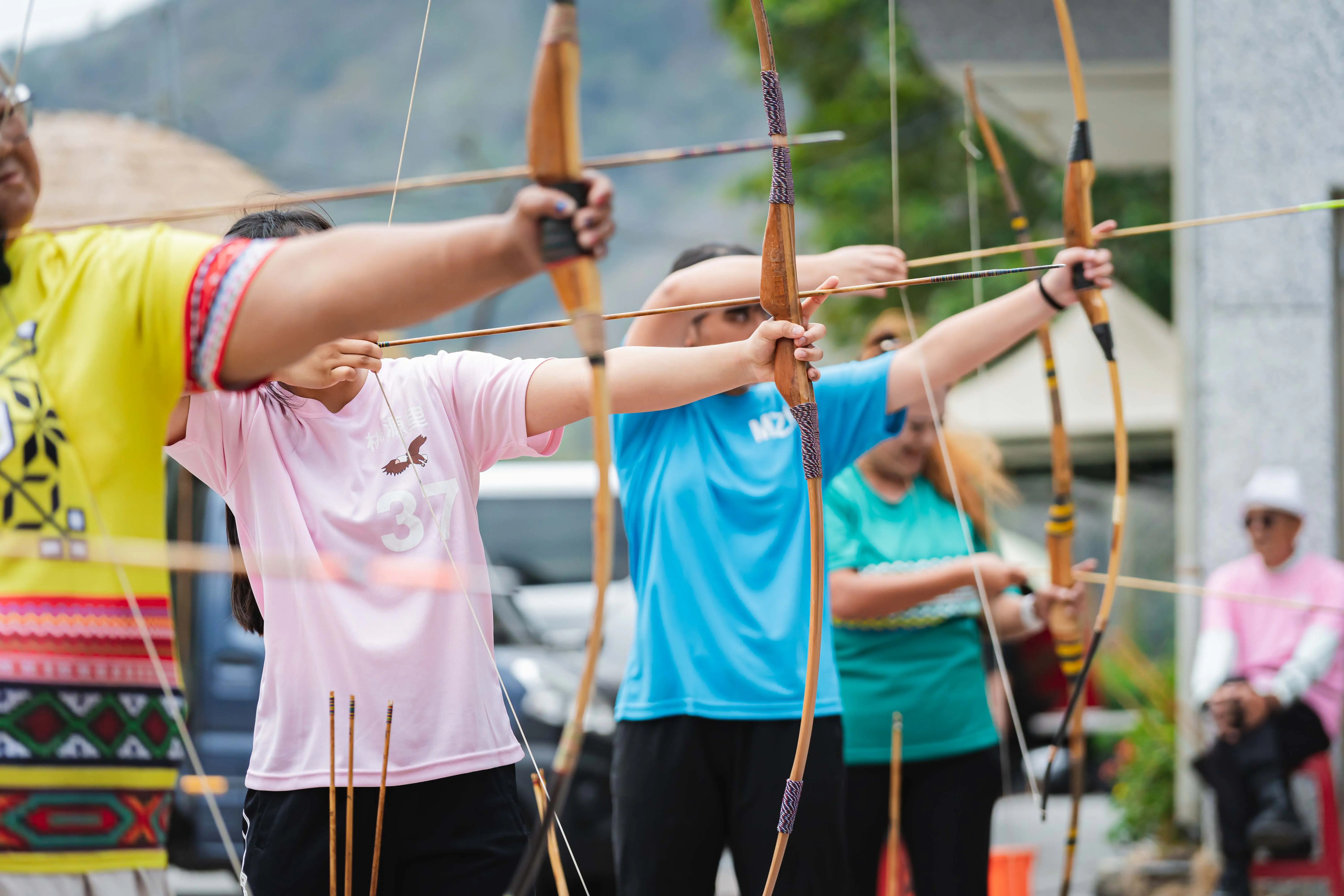 高雄桃源區運動會拚戰激烈 展現活力、凝聚部落向心力 高雄市桃源區運動會拚戰激烈,充分展現桃源團結與活力。