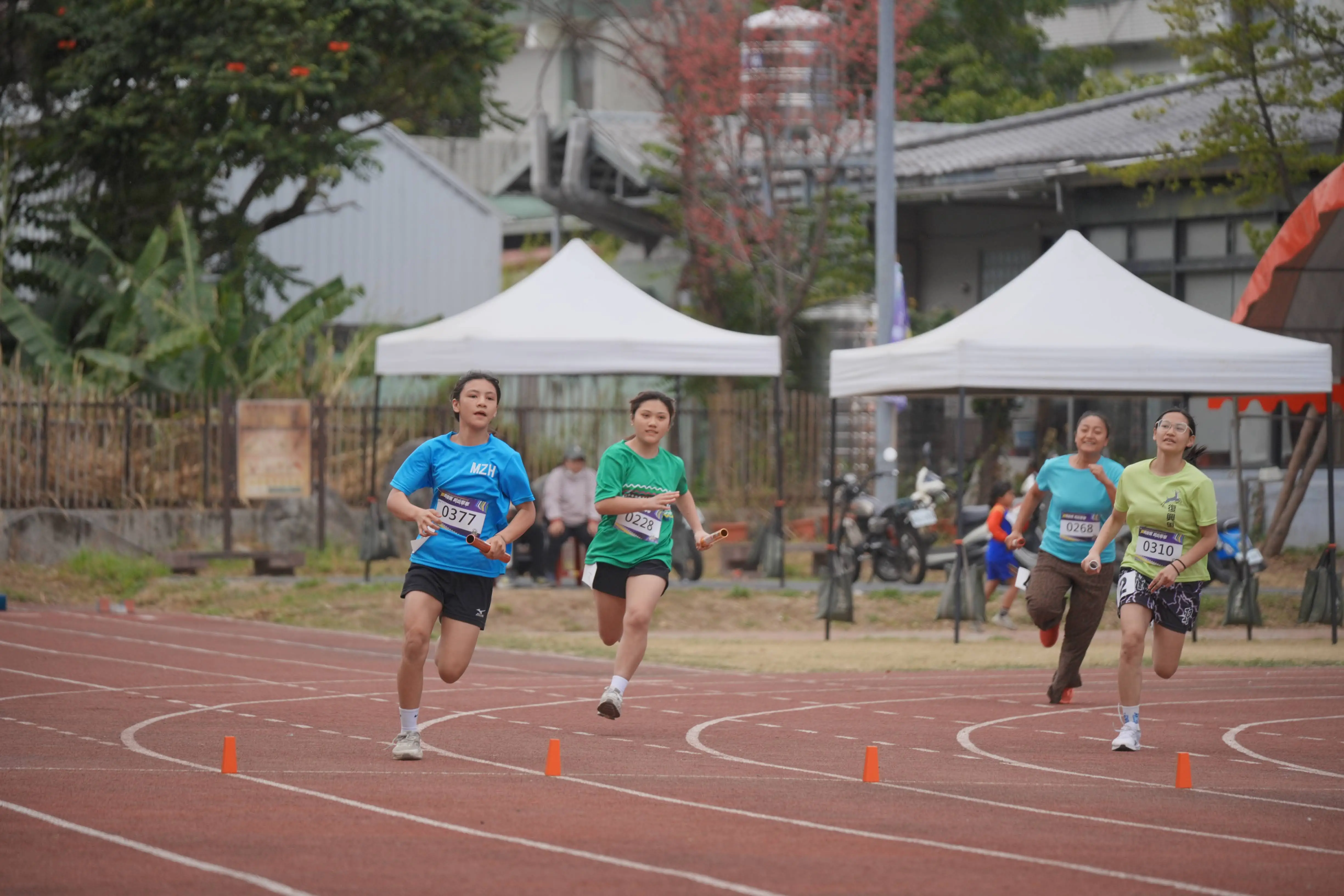 高雄桃源區運動會拚戰激烈 展現活力、凝聚部落向心力 高雄市桃源區運動會拚戰激烈,充分展現桃源團結與活力。