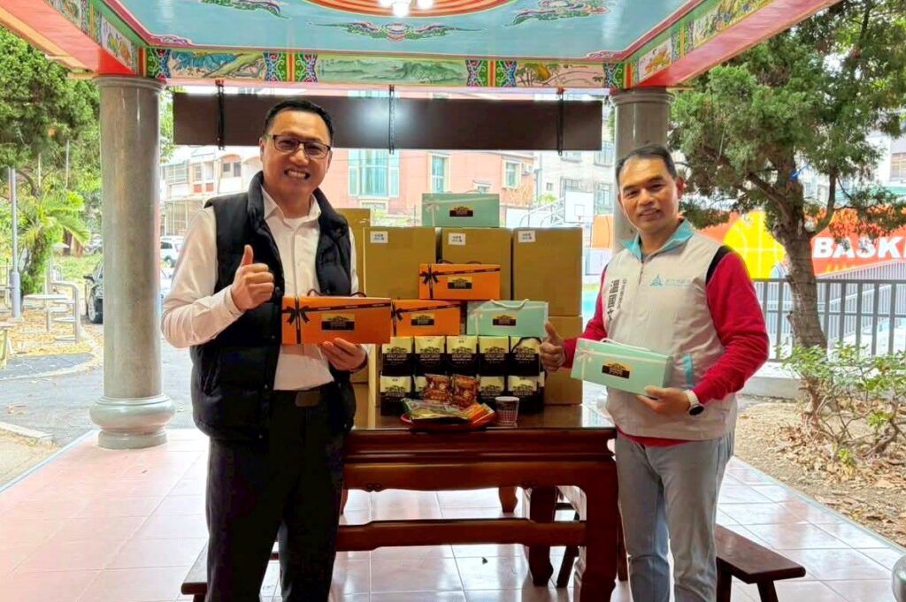 企業創業有成還願謝神恩 土地公加持「招財咖啡紅包」福氣回饋鄉親 16 11501312 1024x681 1