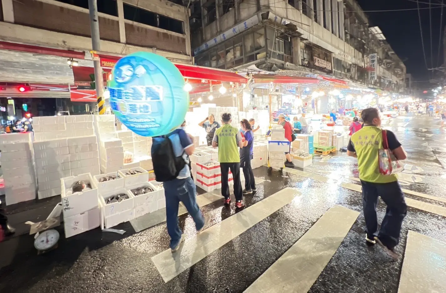 崁仔頂漁市新鮮海產滿豐富 年節採買首選 崁仔頂漁市新鮮海產滿豐富 年節採買首選