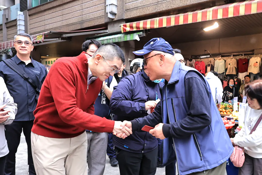 謝國樑走訪信義、仁愛市場 發送「Horse發生」紅包拜早年 謝國樑走訪信義、仁愛市場 發送「Horse發生」紅包拜早年