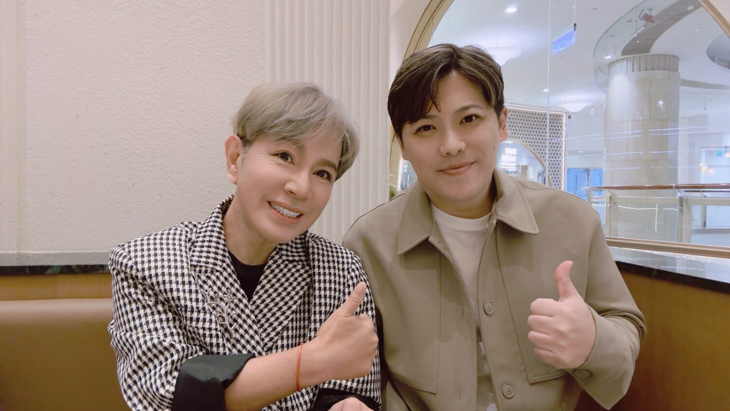 梵緯登上101開唱《一綻成名》 金融論壇秒變演唱會 梵緯受虛擬資產專家李顏甫老師邀請站台演出,金融與音樂跨界合作,為論壇增添文化溫度。(圖/梵緯 提供)