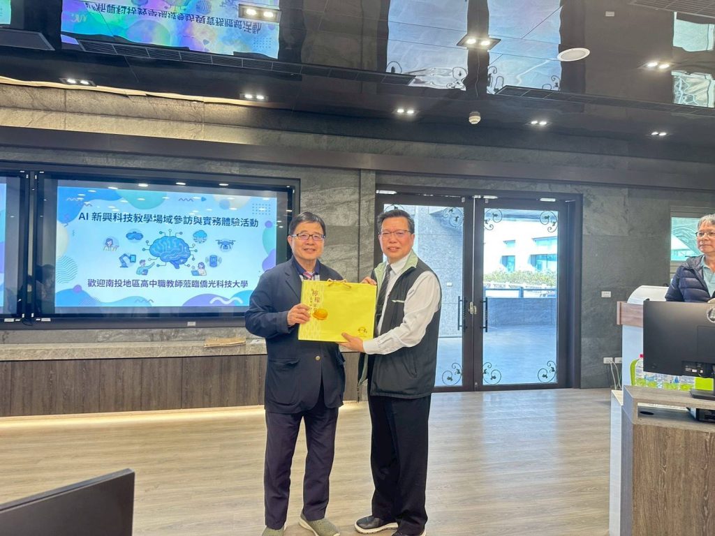 僑光科大攜手國立南投高中 推動AI行銷科技教學交流 深化技職課程銜接 僑光科大攜手國立南投高中 推動AI行銷科技教學交流 深化技職課程銜接