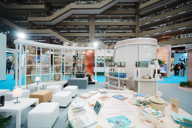 2026 TiBE台北國際書展開幕 賴總統呼籲推廣閱讀 客家館「客.應聲」亮相 2026 TiBE台北國際書展開幕 賴總統呼籲推廣閱讀 客家館「客.應聲」亮相