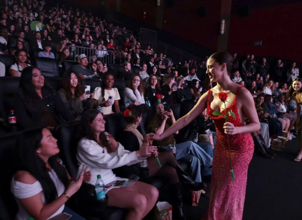 《豪門殺人指南》洛杉磯首映:格蘭鮑威爾、瑪格麗特庫利火花四射 《豪門殺人指南》洛杉磯首映:格蘭鮑威爾、瑪格麗特庫利火花四射