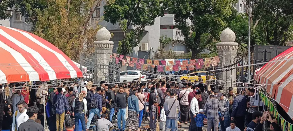 齋月首場主麻+春節連假 1500名穆斯林湧進台中清真寺禮拜 齋月首場主麻+春節連假 1500名穆斯林湧進台中清真寺禮拜