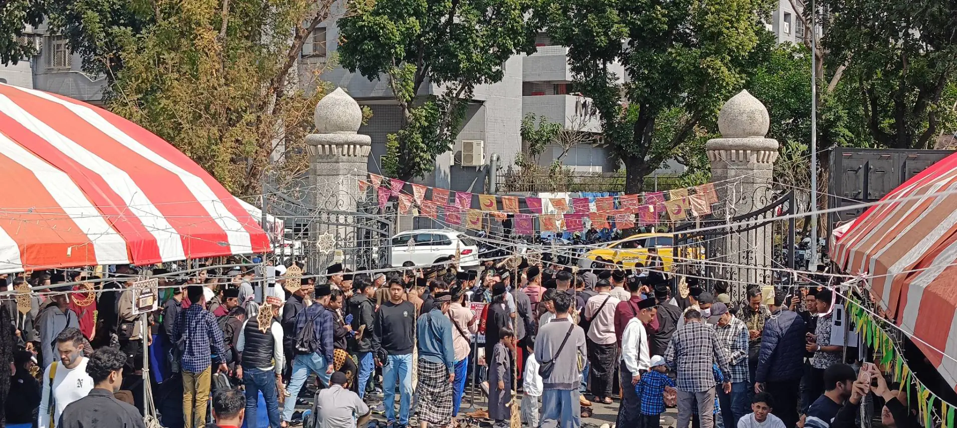 齋月首場主麻+春節連假 1500名穆斯林湧進台中清真寺禮拜 齋月首場主麻+春節連假 1500名穆斯林湧進台中清真寺禮拜