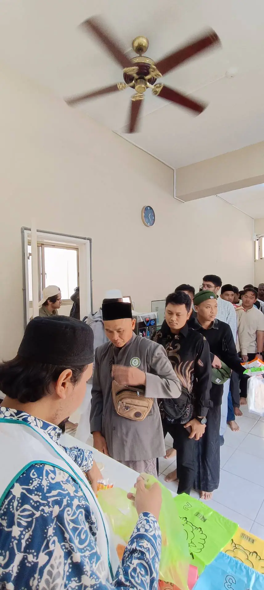 齋月首場主麻+春節連假 1500名穆斯林湧進台中清真寺禮拜 齋月首場主麻+春節連假 1500名穆斯林湧進台中清真寺禮拜