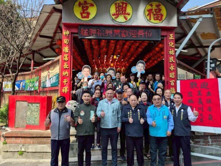 王義川力挺張銘祐　艋舺福興宮湧百人相挺