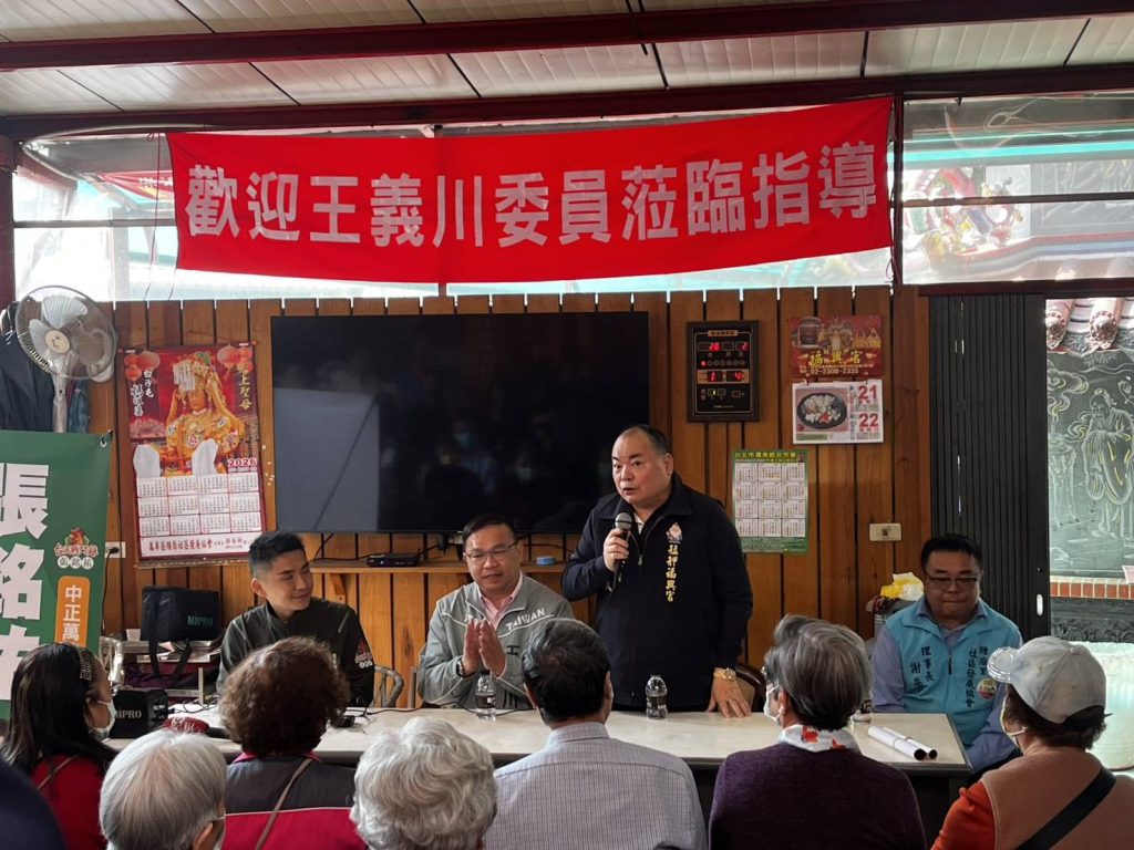 王義川力挺張銘祐 艋舺福興宮湧百人相挺 王義川力挺張銘祐 艋舺福興宮湧百人相挺