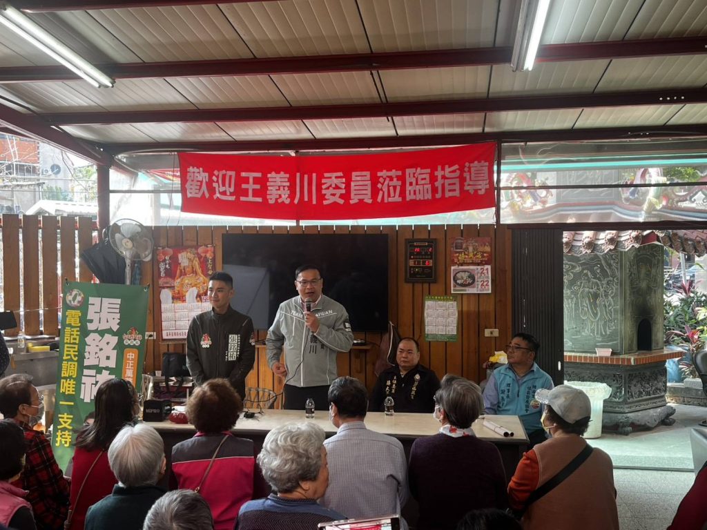 王義川力挺張銘祐 艋舺福興宮湧百人相挺 王義川力挺張銘祐 艋舺福興宮湧百人相挺