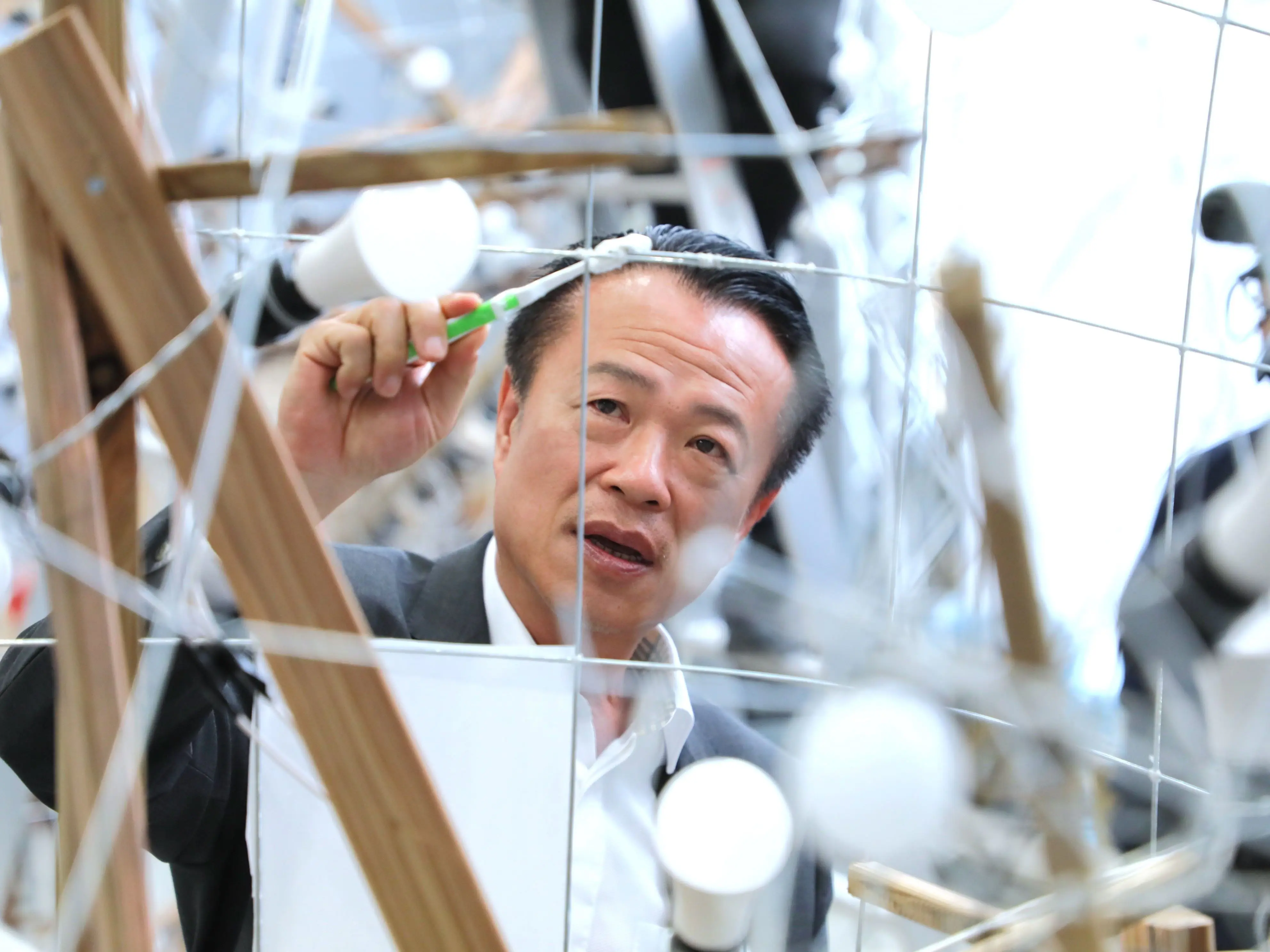 2026台灣燈會「青森睡魔抵嘉」　翁縣長與小朋友體驗製作巨型紙燈籠