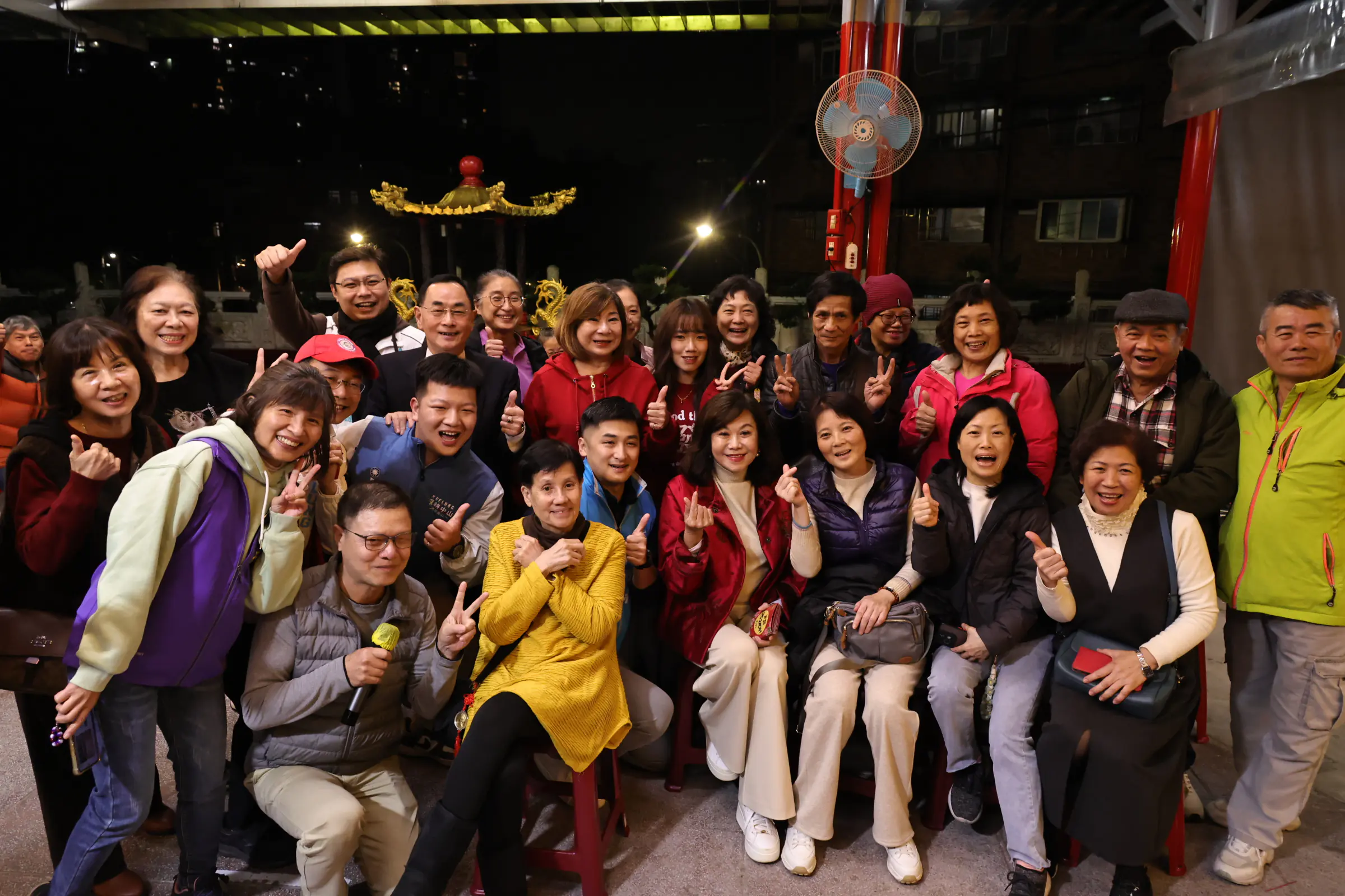 邱佩琳走訪基隆廟宇拜年 發送「Horse發生」紅包與市民同歡 邱佩琳走訪基隆廟宇拜年 發送「Horse發生」紅包與市民同歡