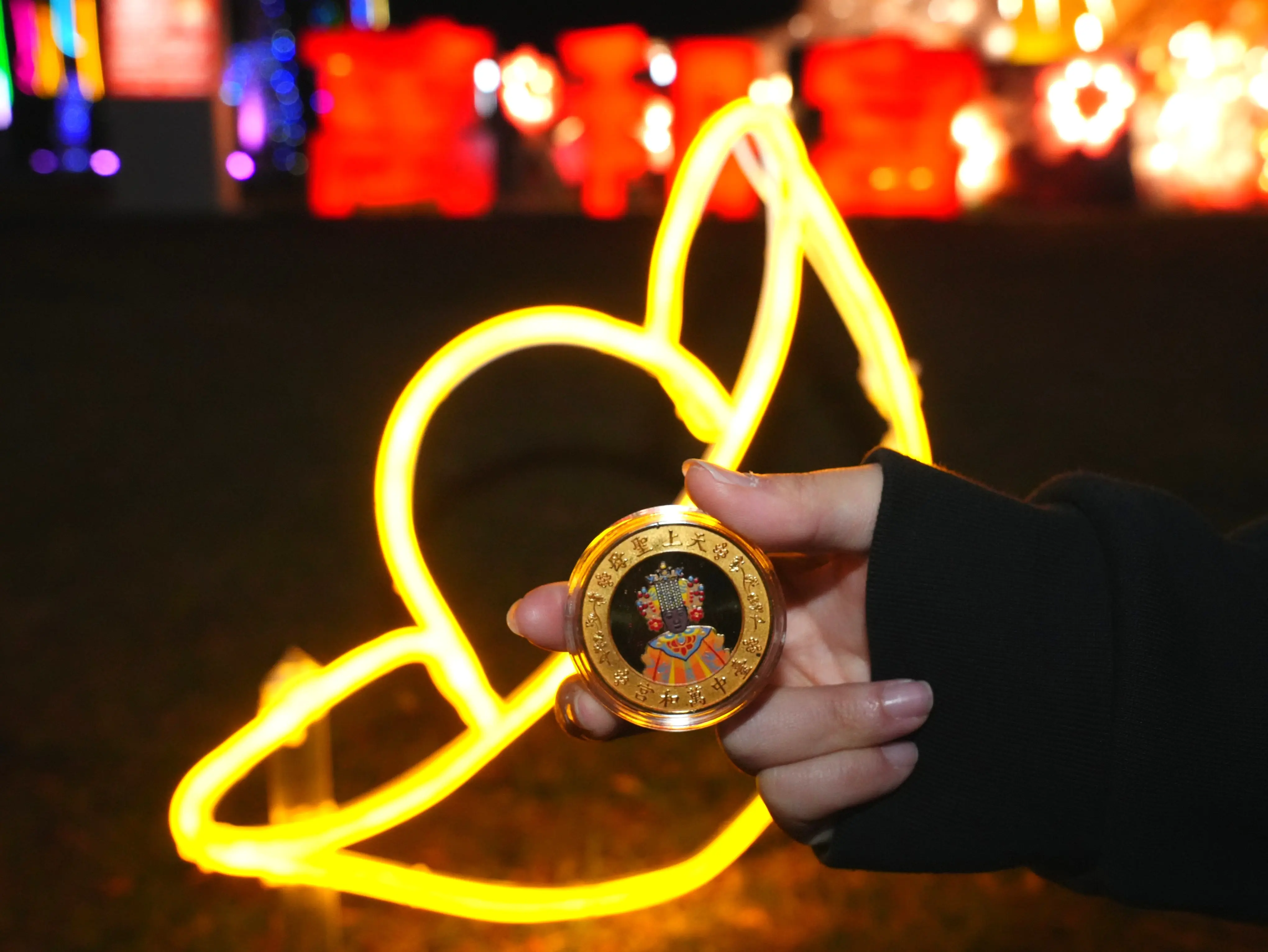 百年萬和宮點亮中台灣燈會 龍馬鯪鯉燈組展現南屯文化 拍照送錢母再抽Marshall藍牙喇叭 百年萬和宮點亮中台灣燈會 龍馬鯪鯉燈組展現南屯文化 拍照送錢母再抽Marshall藍牙喇叭