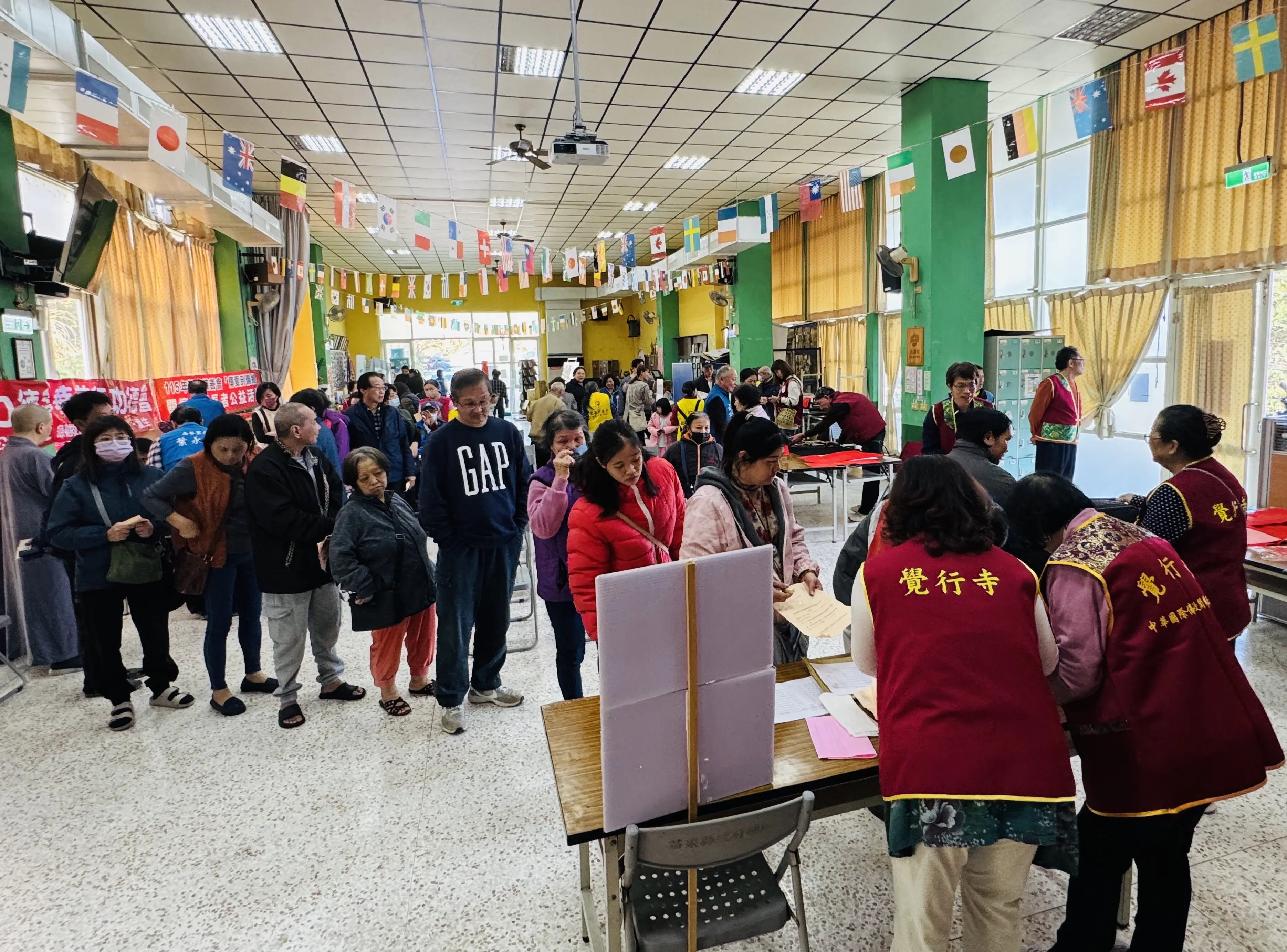 覺行寺「心暖暖」寒冬送暖 攜手新英里揮毫賀歲傳愛社區 覺行寺「心暖暖」寒冬送暖 攜手新英里揮毫賀歲傳愛社區