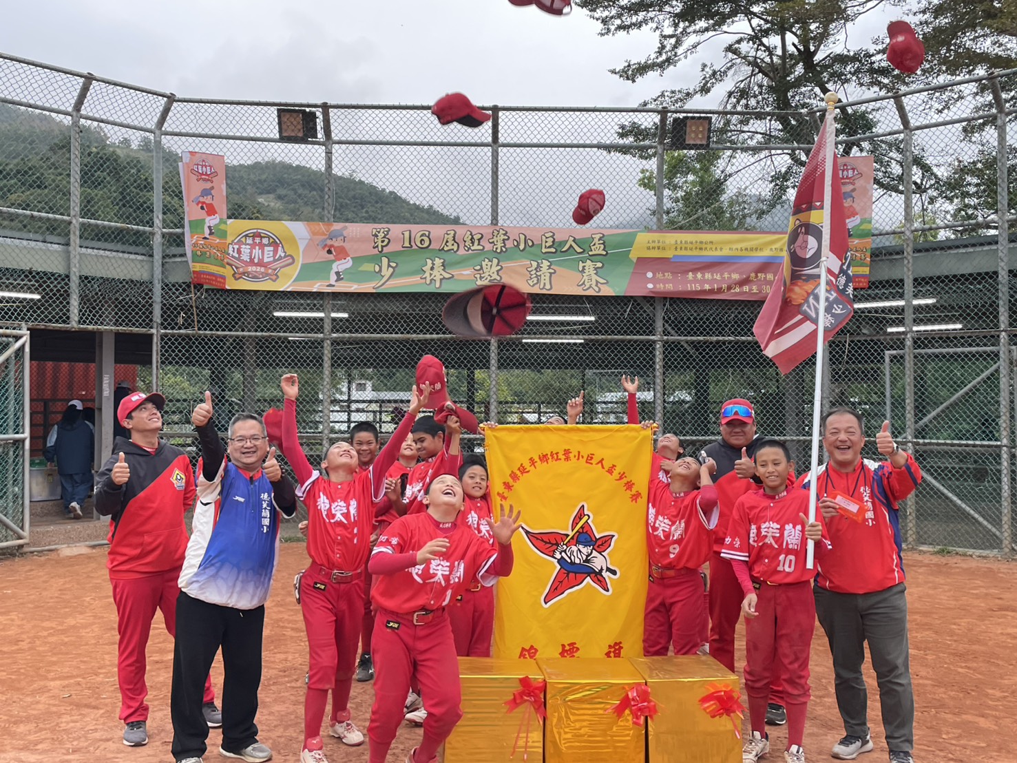 德芙蘭國小少棒隊勇奪2026紅葉小巨人盃全國冠軍〡校長古金益:部落孩子展現逆風奮戰的原鄉學童韌性 德芙蘭國小少棒隊勇奪2026紅葉小巨人盃全國冠軍〡校長古金益:部落孩子展現逆風奮戰的原鄉學童韌性