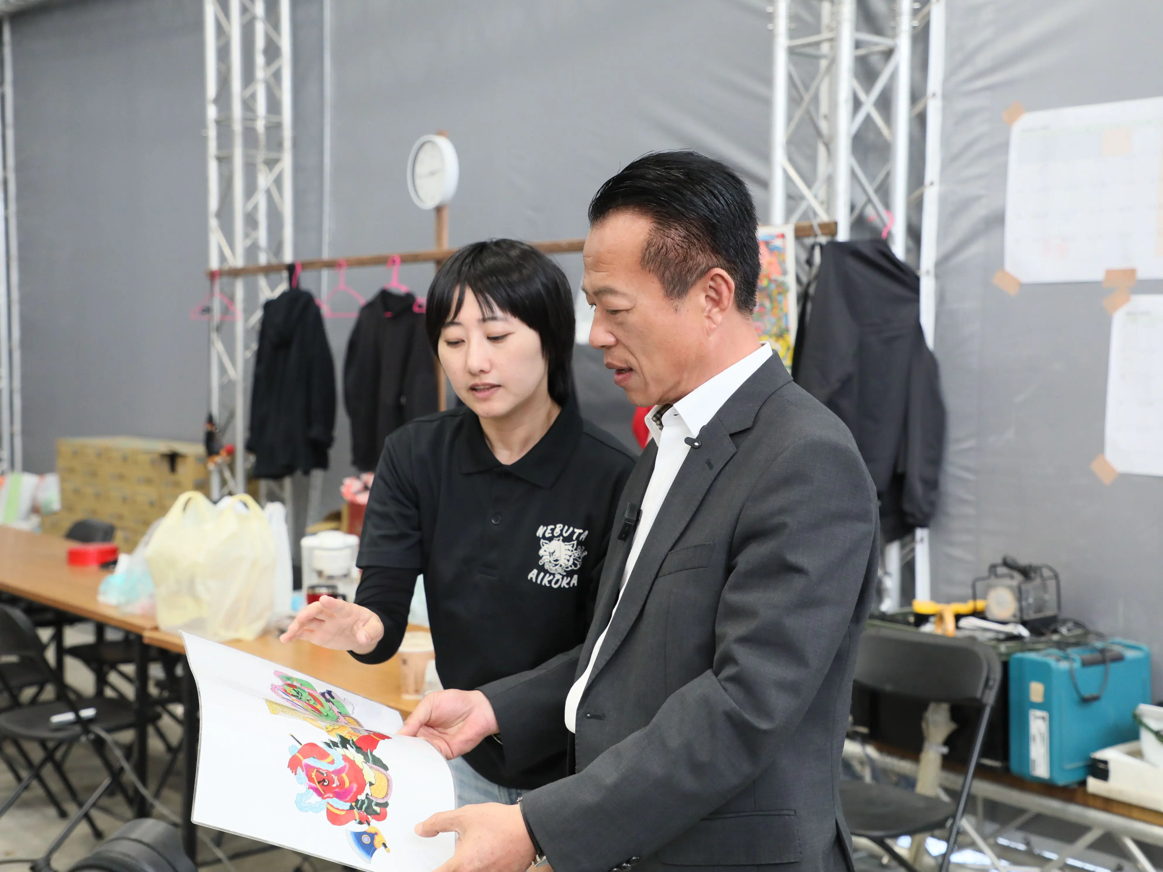 2026台灣燈會「青森睡魔抵嘉」　翁縣長與小朋友體驗製作巨型紙燈籠