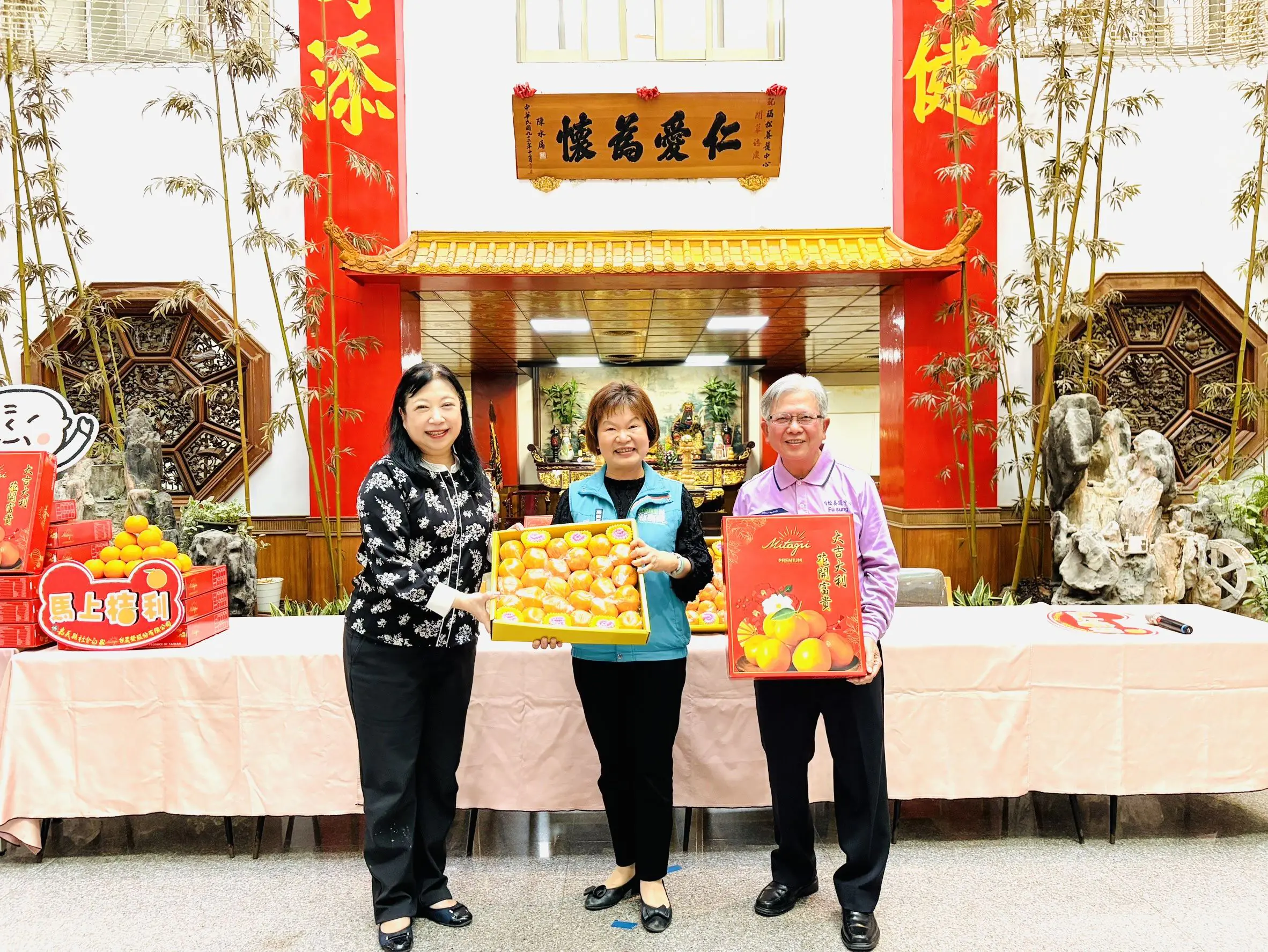 台農發公司贈椪柑　祝福嘉義縣機構住民大吉大利