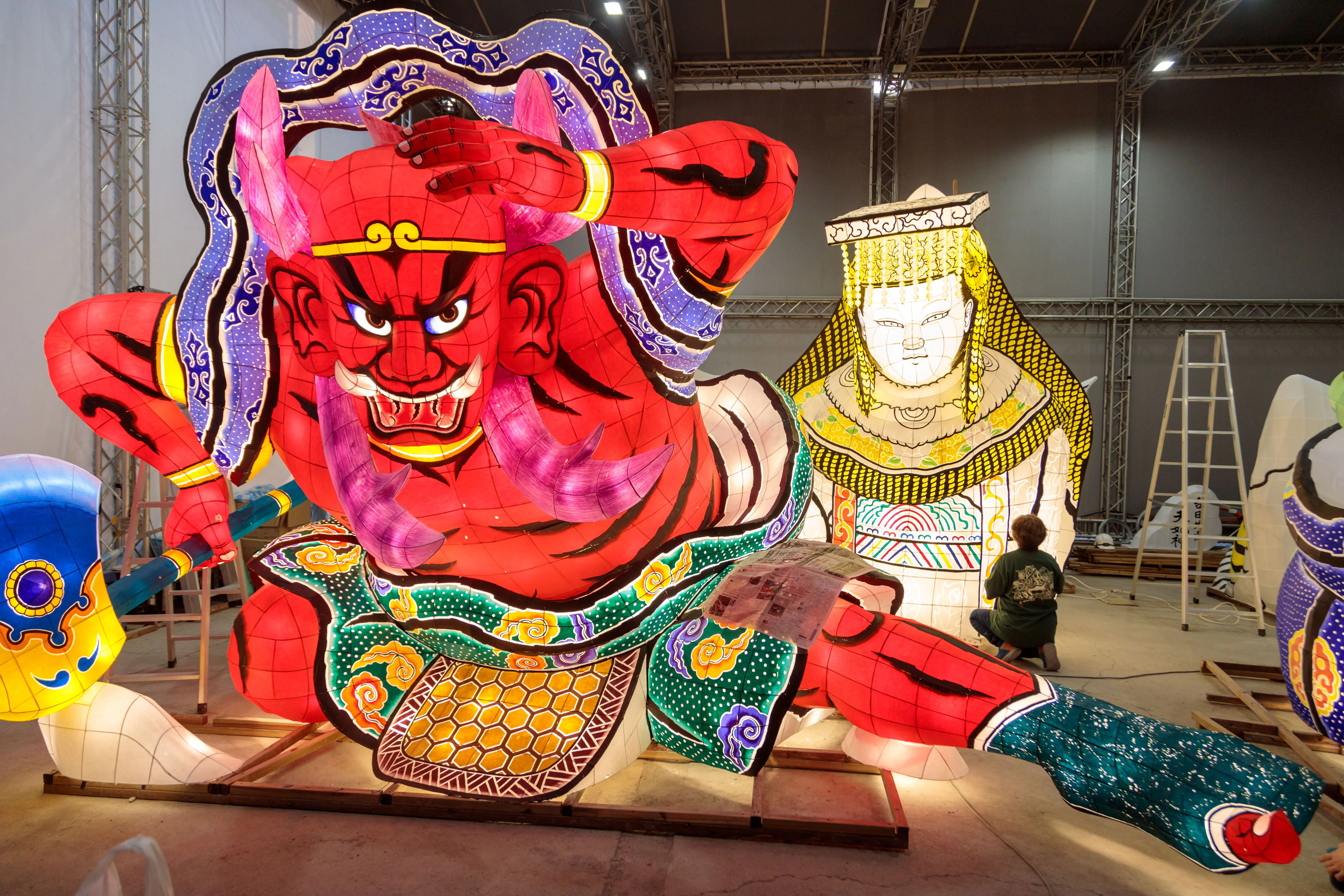 朴子配天宮樸仔媽躍上睡魔燈組 台日宗教藝術跨界融合 朴子配天宮樸仔媽躍上睡魔燈組 台日宗教藝術跨界融合