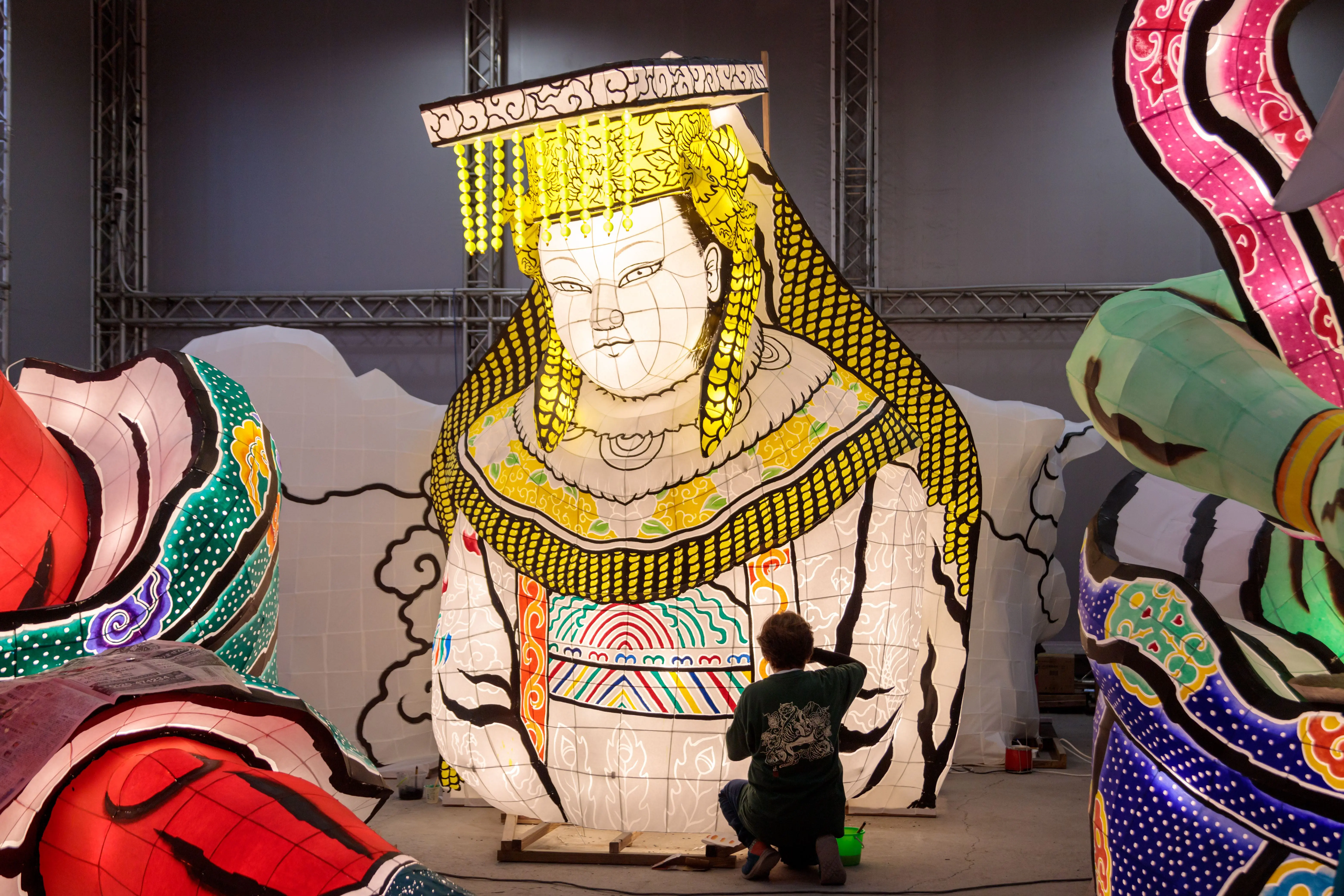 朴子配天宮樸仔媽躍上睡魔燈組 台日宗教藝術跨界融合 朴子配天宮樸仔媽躍上睡魔燈組 台日宗教藝術跨界融合