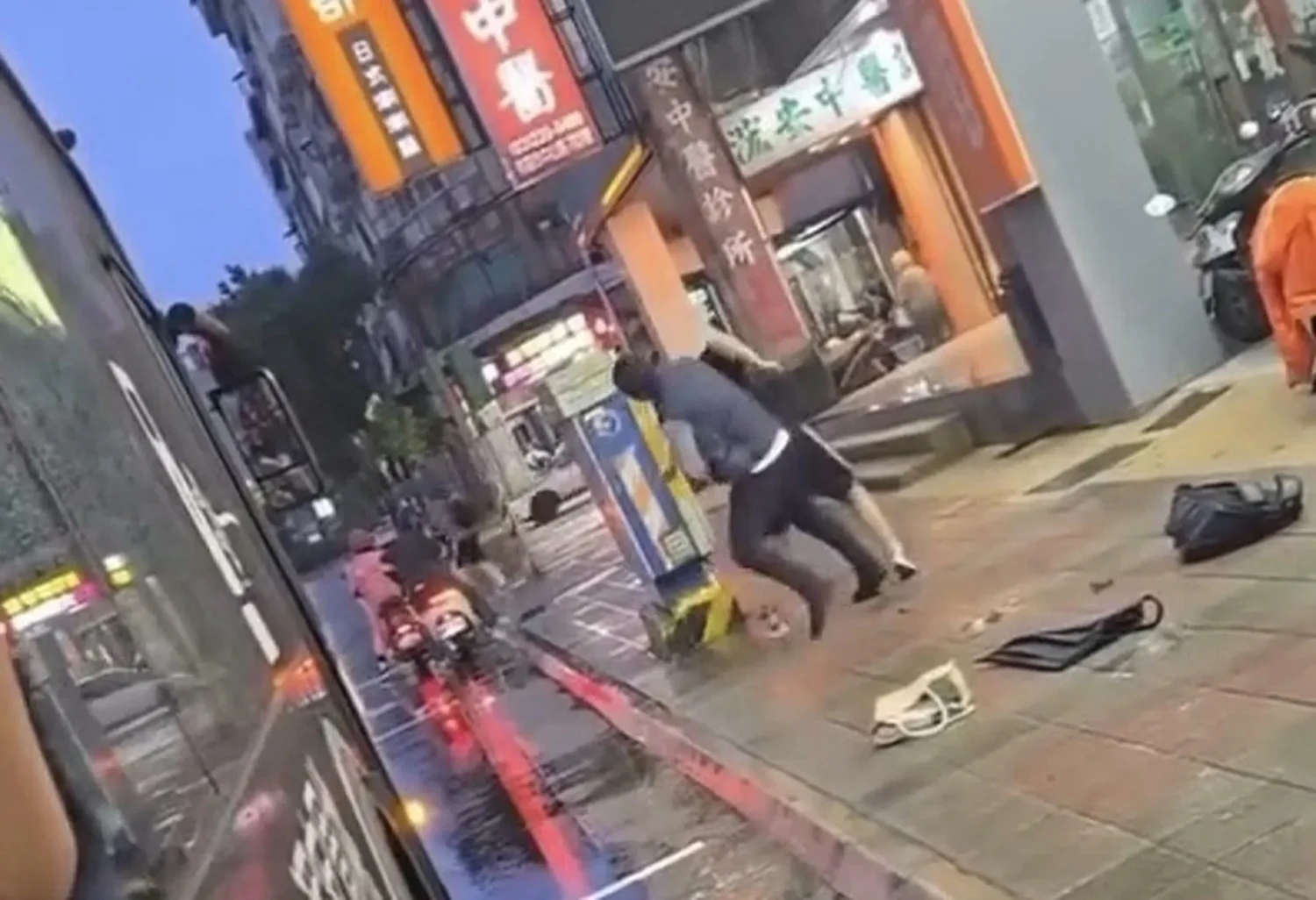 從駕駛打人到投訴無門 桃園市高中學生專車亂象一次看 從駕駛打人到投訴無門 桃園市高中學生專車亂象一次看