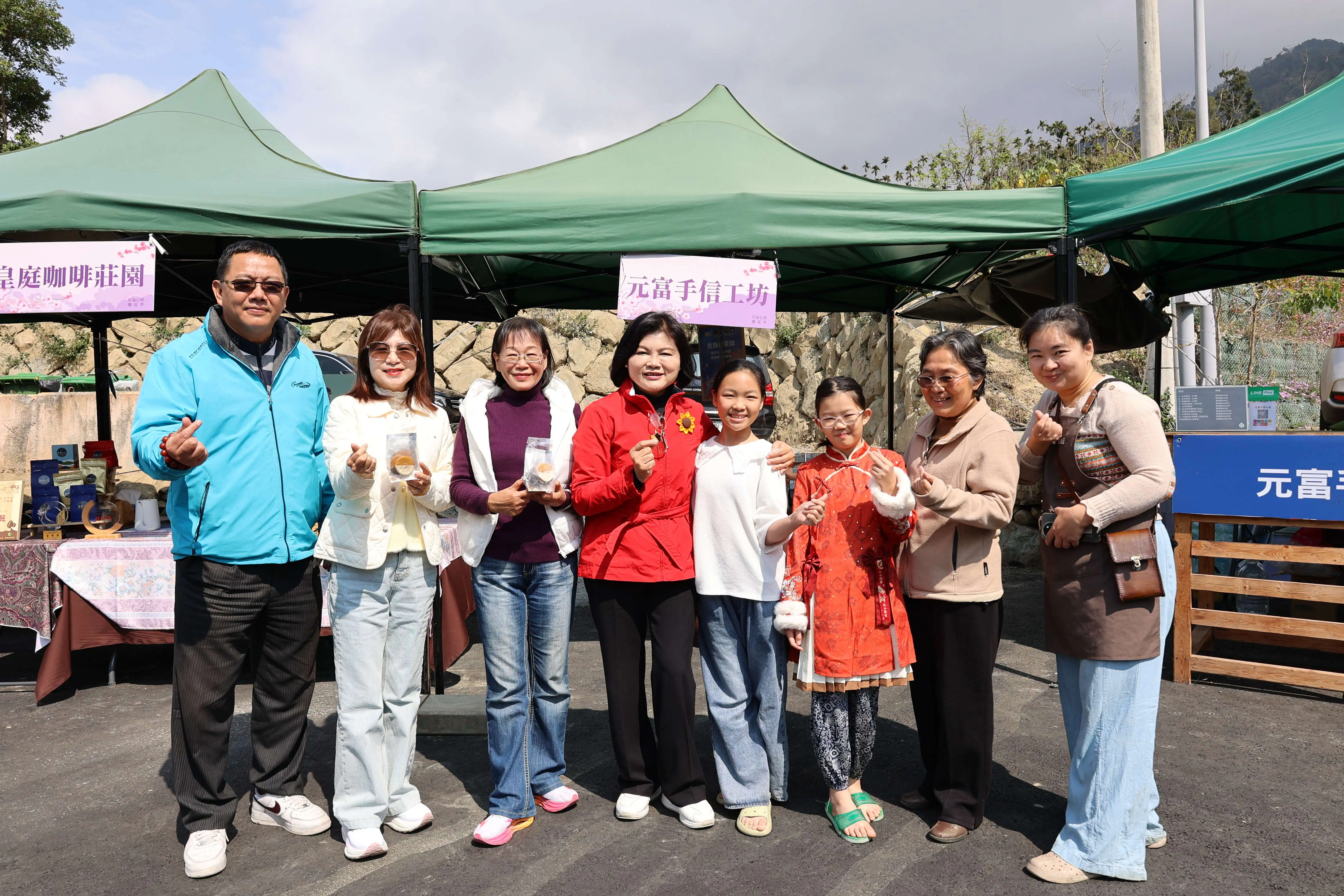 草嶺櫻花盛開人潮湧現 張麗善縣長勘查交通疏運、慰勞執勤人員 草嶺櫻花盛開人潮湧現 張麗善縣長勘查交通疏運、慰勞執勤人員