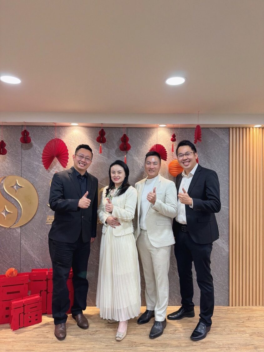 星寶生技重視「精準預防保健」國際級醫學領袖、博士來台演講 左起-管子翔博士、星寶生技的董事長王宥勻、星寶生技總經理利權恩、管子豪博士。(圖/星寶生技 提供)