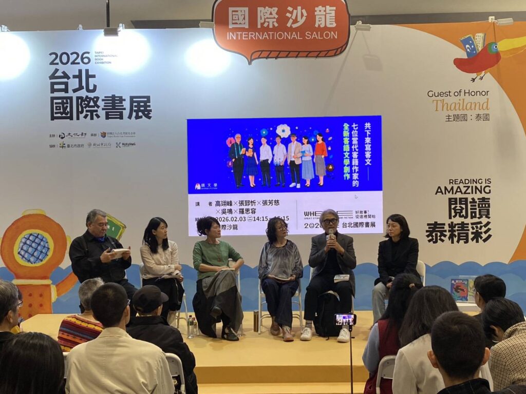 「2026 TiBE 台北國際書展」在文字光影中聽見客庄.回聲 客委會與鏡文學推動客語文學創作計畫,七本客語作品在書展中熱賣。(圖/客委會提供)