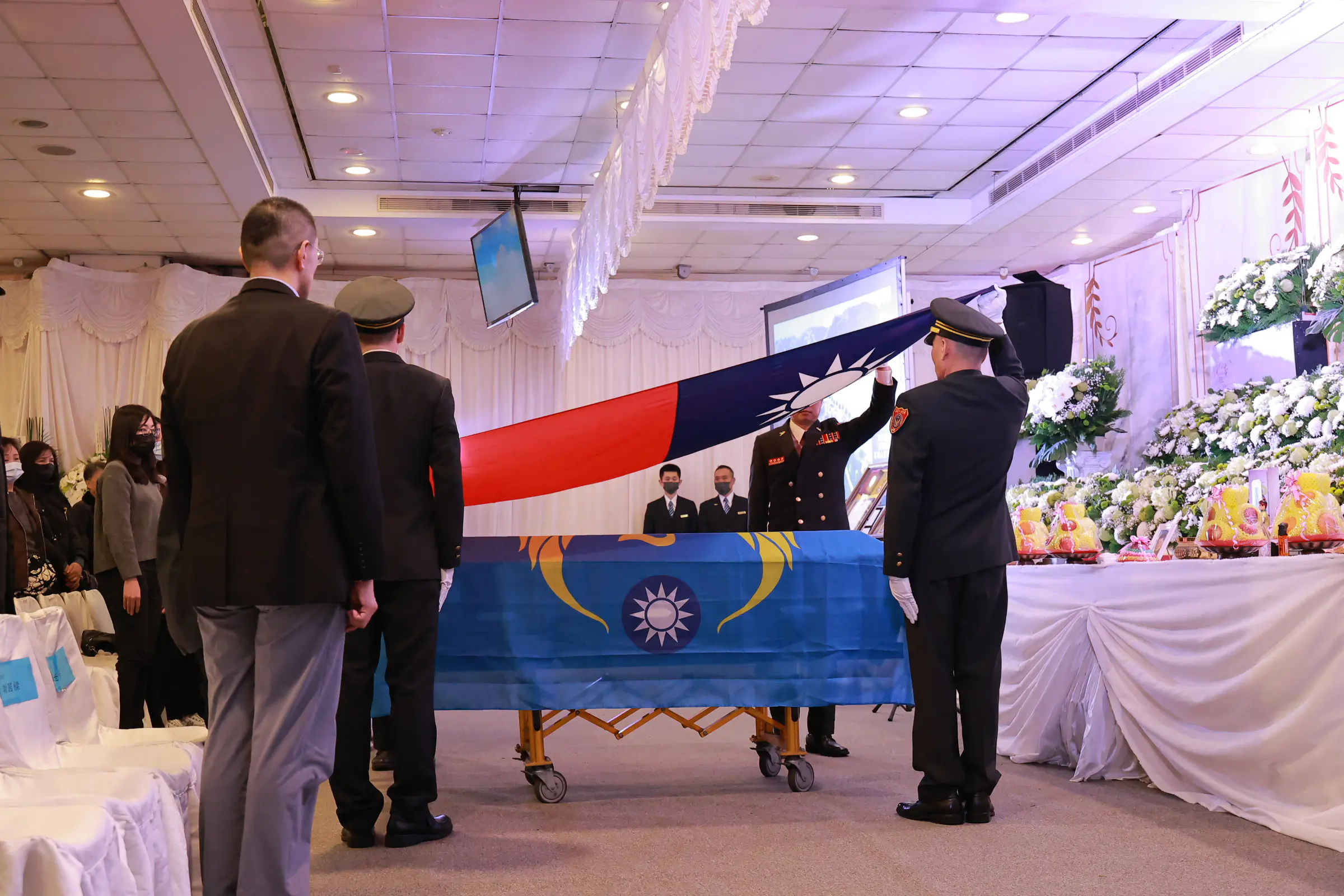 烈火忠魂！英勇殉職消防分隊長詹能傑公祭　基隆市府覆旗追思