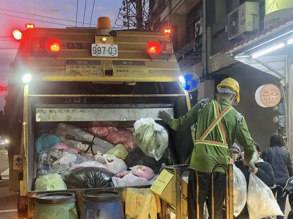 228連假垃圾清運時間調整 彰化縣環保局籲請民眾留意收運時程 228連假垃圾清運時間調整 彰化縣環保局籲請民眾留意收運時程