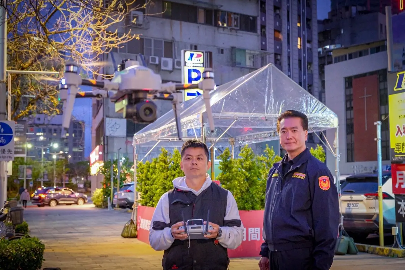 科技鷹眼守護台北燈節人潮 警力、無人機全力維持西門交通順暢 科技鷹眼守護台北燈節人潮 警力、無人機全力維持西門交通順暢