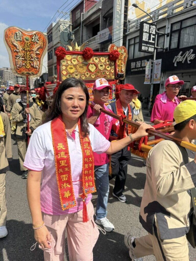 新春揮毫送祝福　長德里邀書法家寫春聯回饋里民