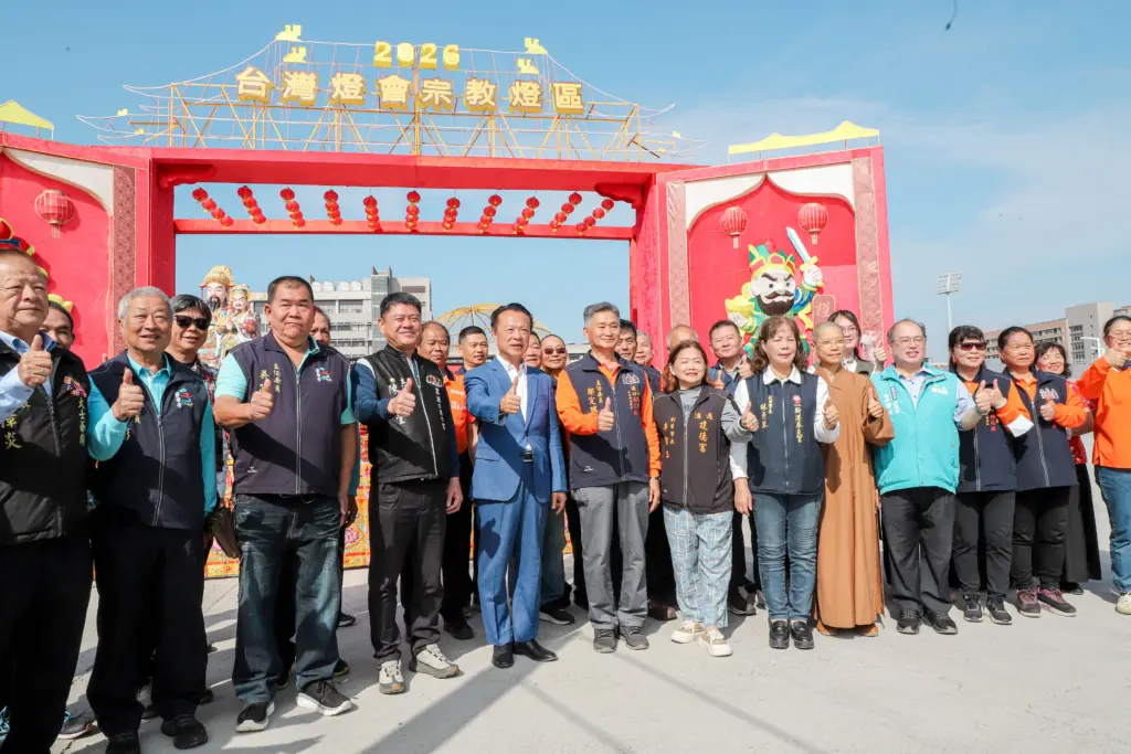 翁章梁視察台灣燈會宗教燈區「好神抵嘉」 走訪各宮廟燈座祈福 翁章梁視察台灣燈會宗教燈區「好神抵嘉」 走訪各宮廟燈座祈福