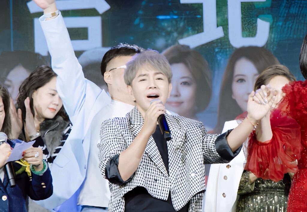 梵緯登上101開唱《一綻成名》 金融論壇秒變演唱會 梵緯登上101開唱《一綻成名》 金融論壇秒變演唱會