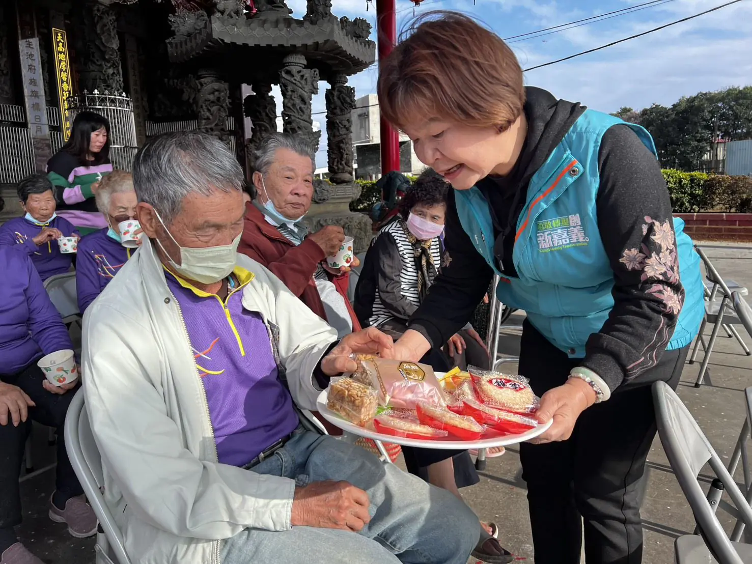 嘉義縣老人福利服務車　新車首航
