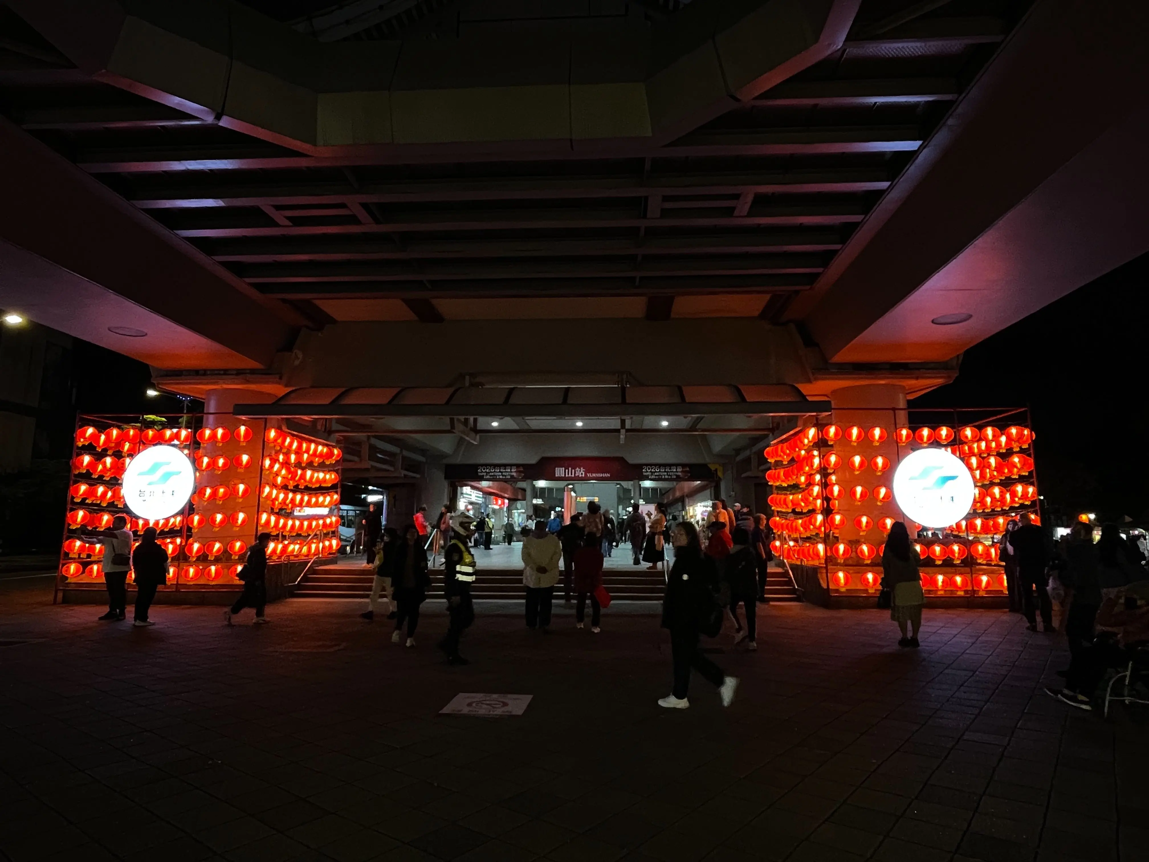 燈耀圓山、捷運迎春 圓山站化身科技感燈節打卡熱點 燈耀圓山、捷運迎春 圓山站化身科技感燈節打卡熱點