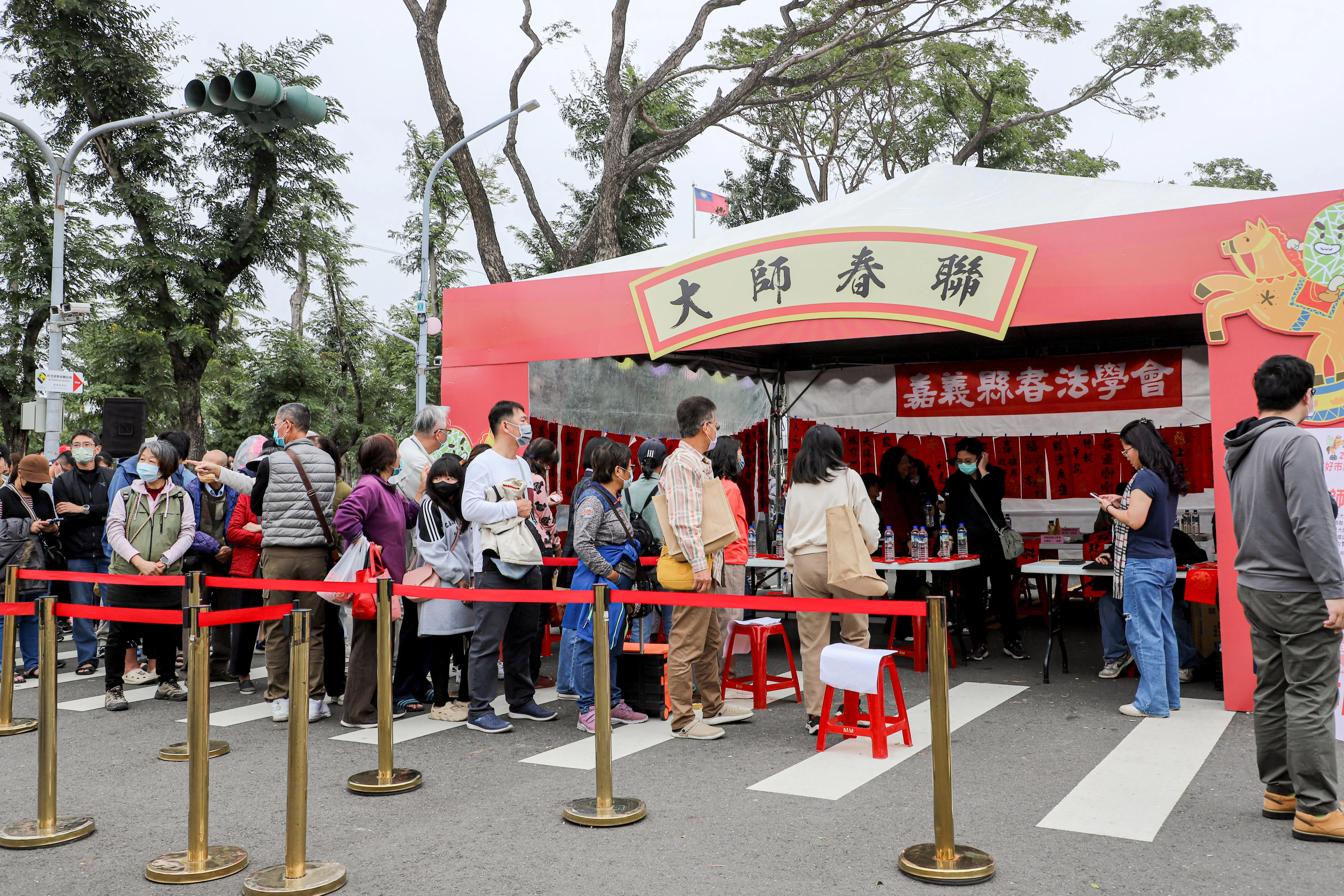 迎新春、辦年貨一次到位　嘉有好市集年貨大街熱鬧登場