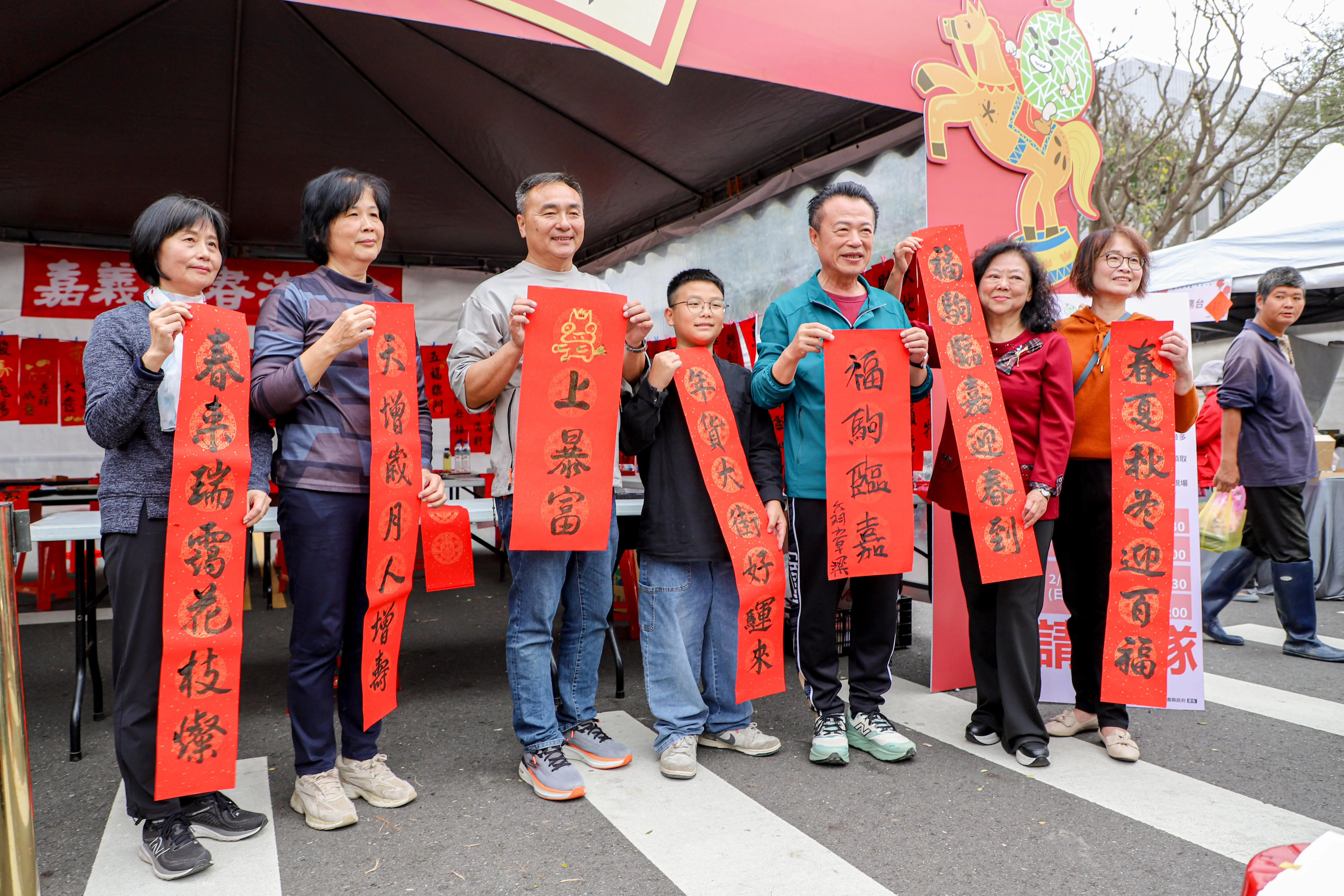 迎新春、辦年貨一次到位　嘉有好市集年貨大街熱鬧登場