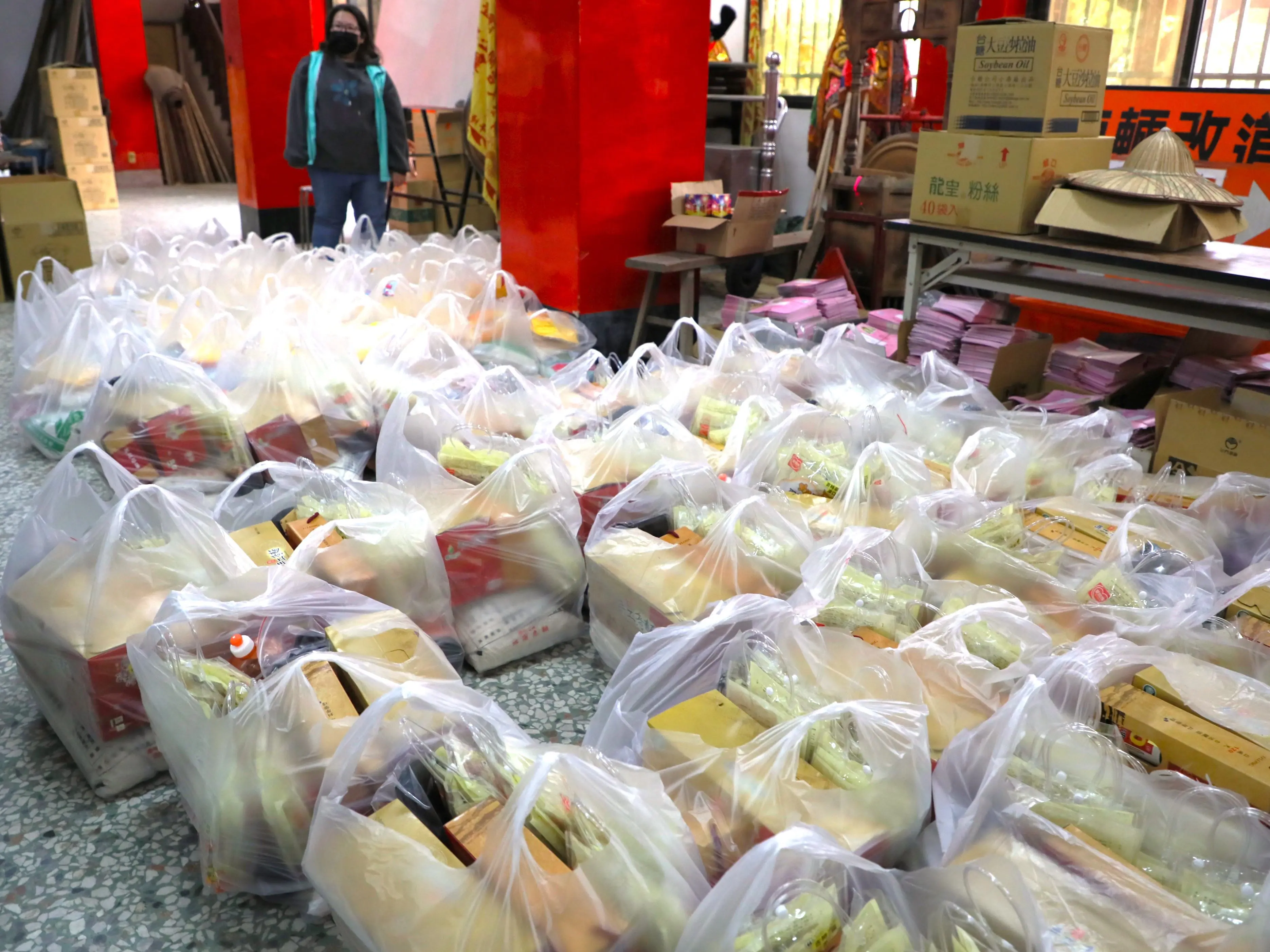 溪口鄉公所與天臺殿聯合舉辦「寒冬送暖感恩發放活動」