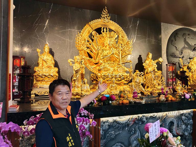 百年古剎鳳山巖觀音寺重修圓滿 金箔千手觀音菩薩現佛光 百年古剎鳳山巖觀音寺重修圓滿 金箔千手觀音菩薩現佛光